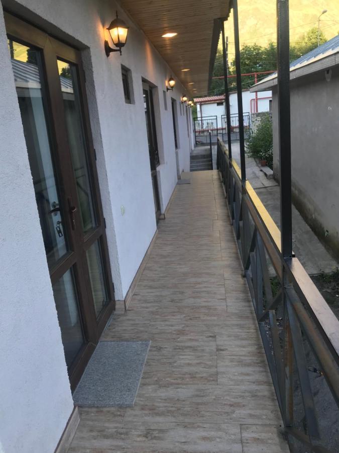 Soso Burduli'S Guesthouse Stepantsminda Exterior photo